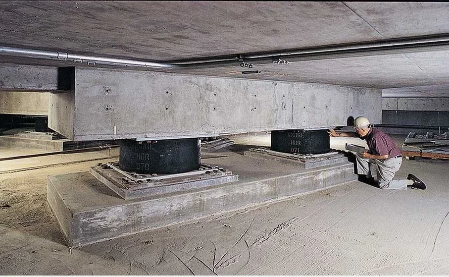 Diseño de Aislación Sísmica de Base en Maipú: Análisis Sísmico Avanzado